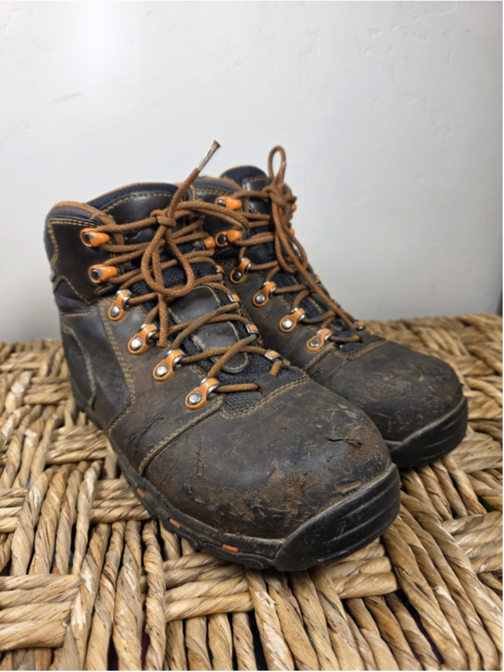 Danner Vicious Mens 9.5 Gore-Tex Work Boots Vibram Brown Orange Leather - Read